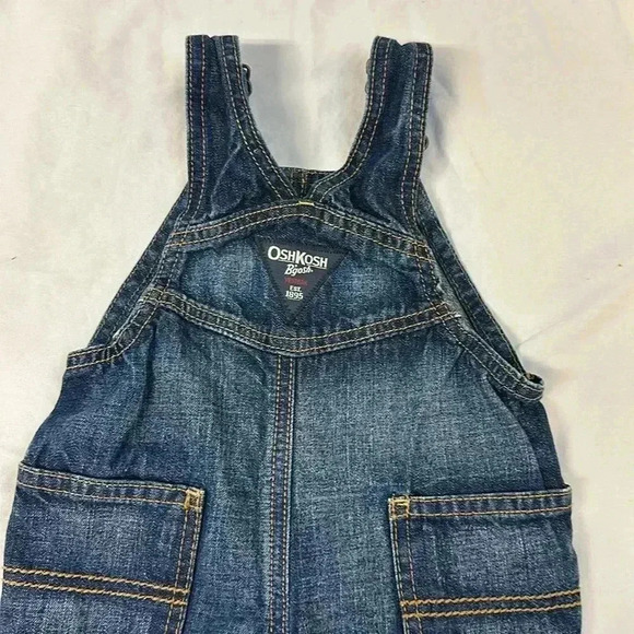 OshKosh B'gosh - Denim/Jean Baby overalls with patch design. Size 6 months - Picture 4 of 5